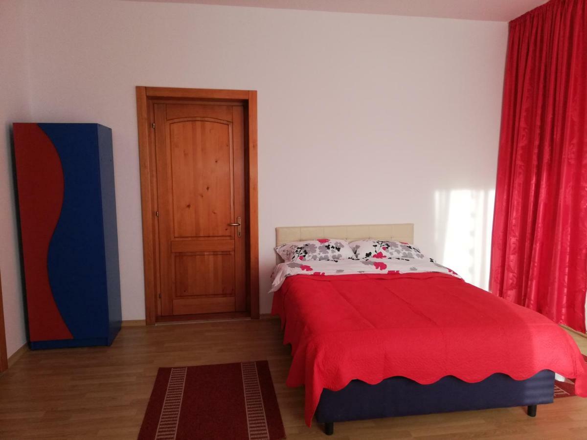 Pensiunea La Safari Targu Neamt Exterior foto