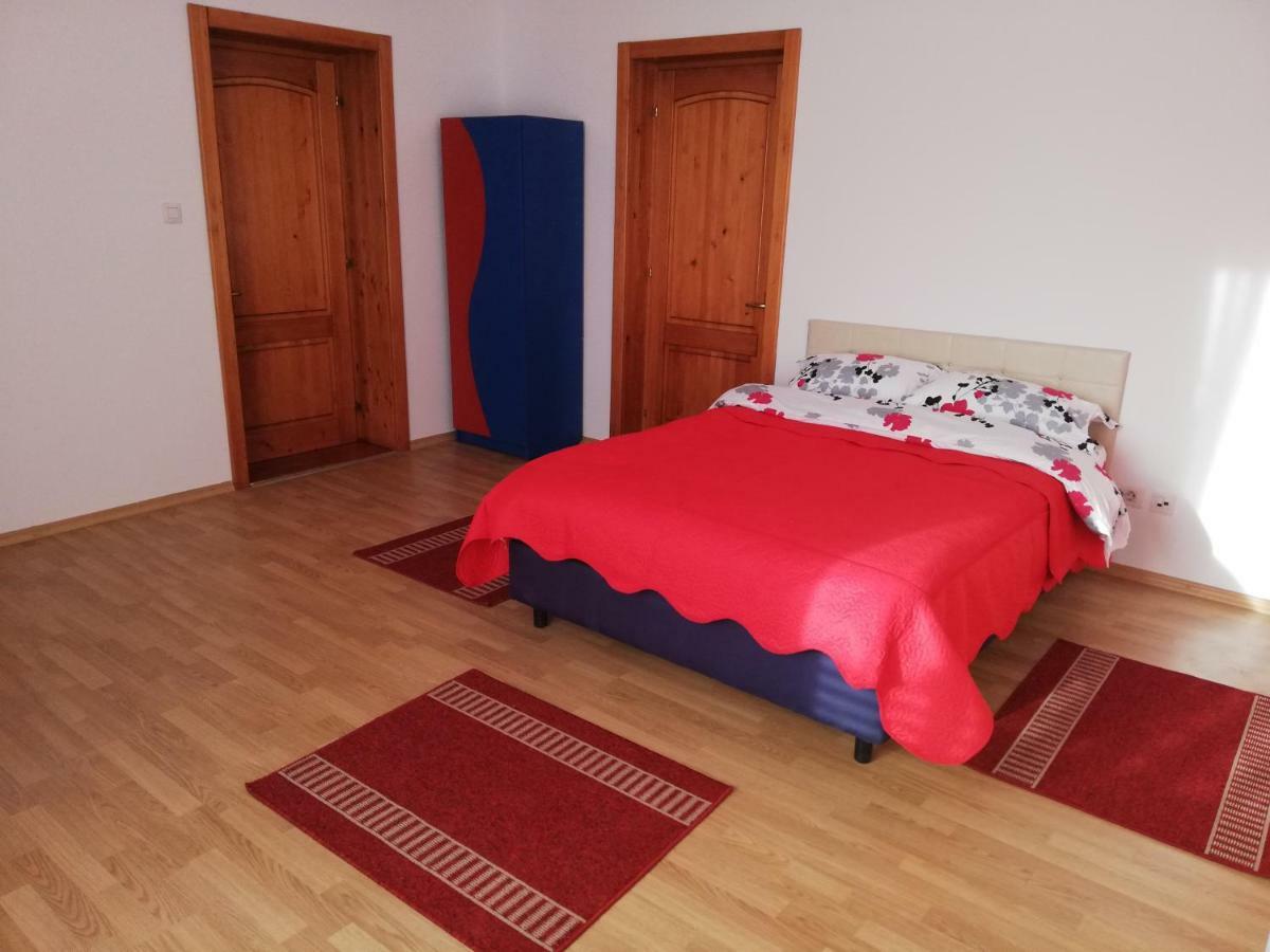 Pensiunea La Safari Targu Neamt Exterior foto