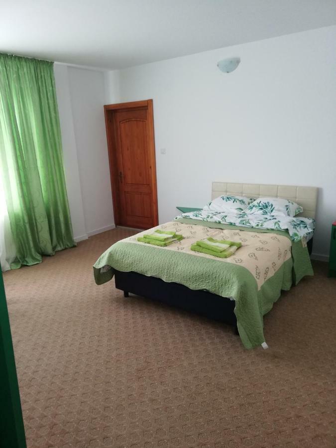 Pensiunea La Safari Targu Neamt Exterior foto