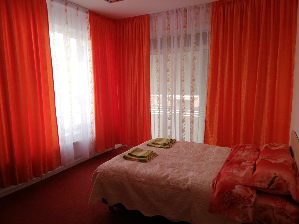 Pensiunea La Safari Targu Neamt Exterior foto