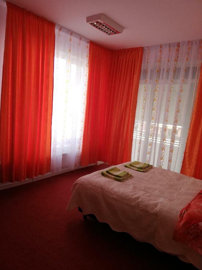 Pensiunea La Safari Targu Neamt Exterior foto