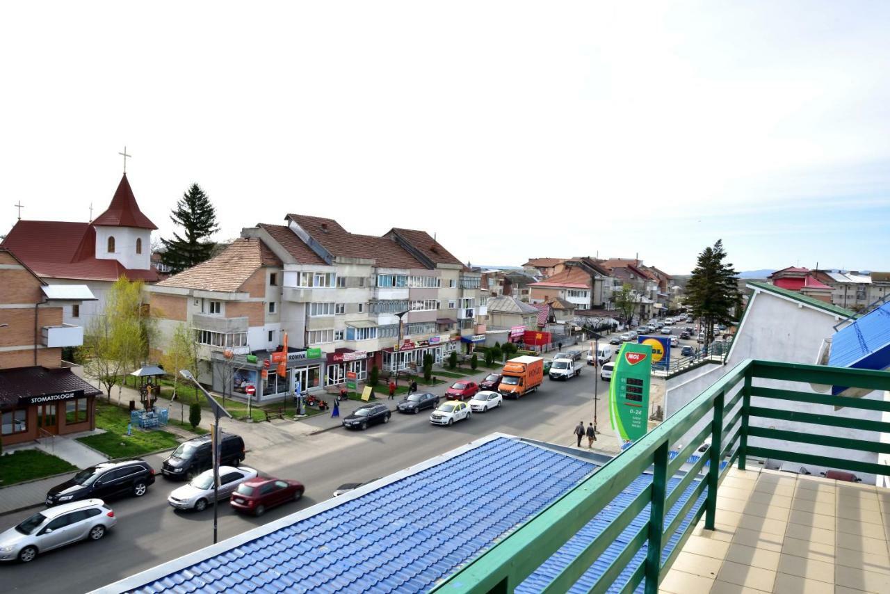 Pensiunea La Safari Targu Neamt Exterior foto