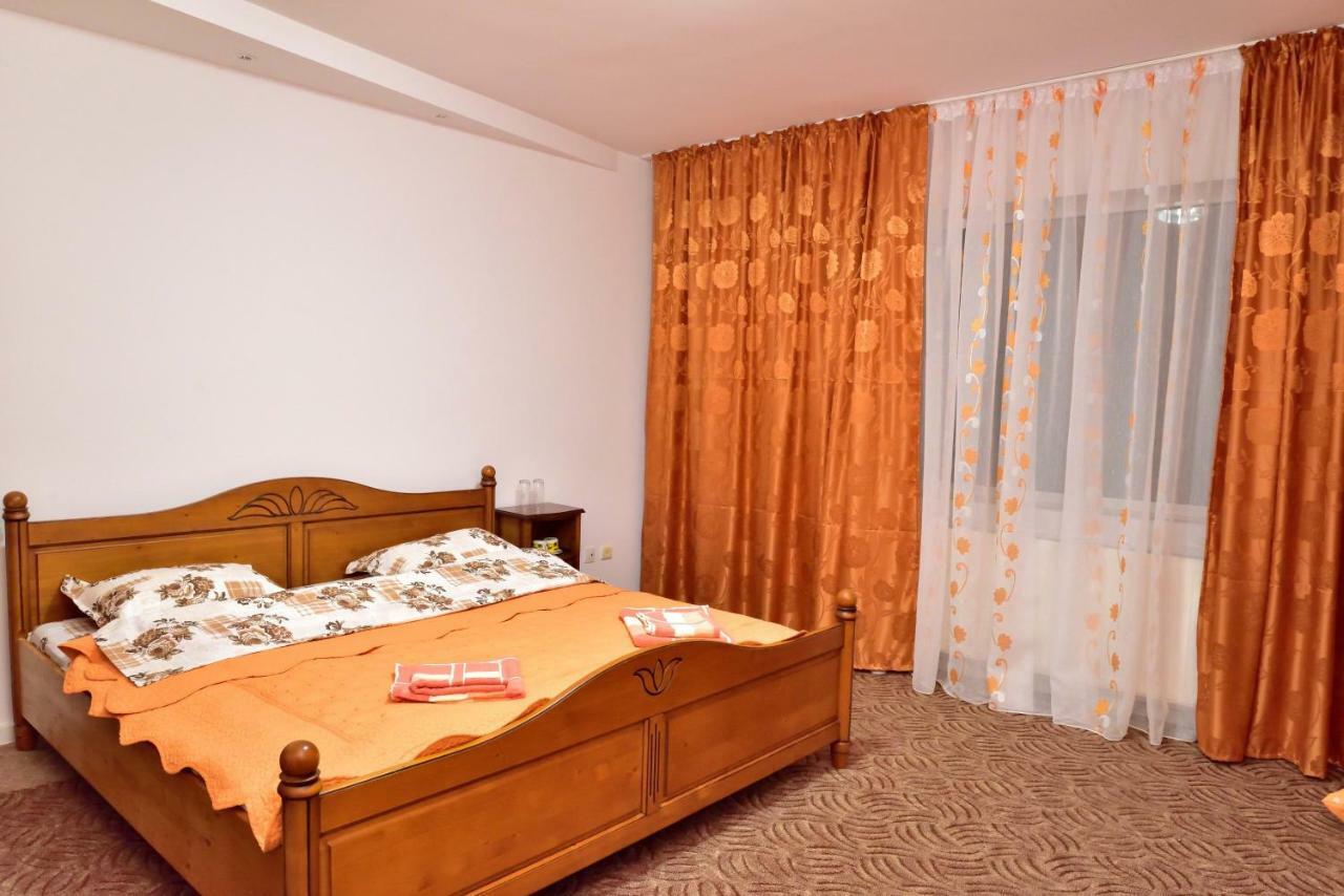 Pensiunea La Safari Targu Neamt Exterior foto