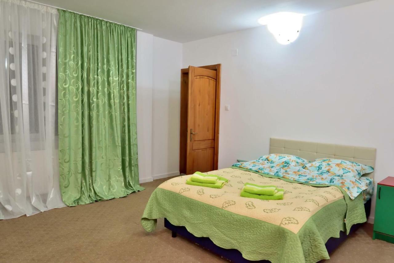 Pensiunea La Safari Targu Neamt Exterior foto